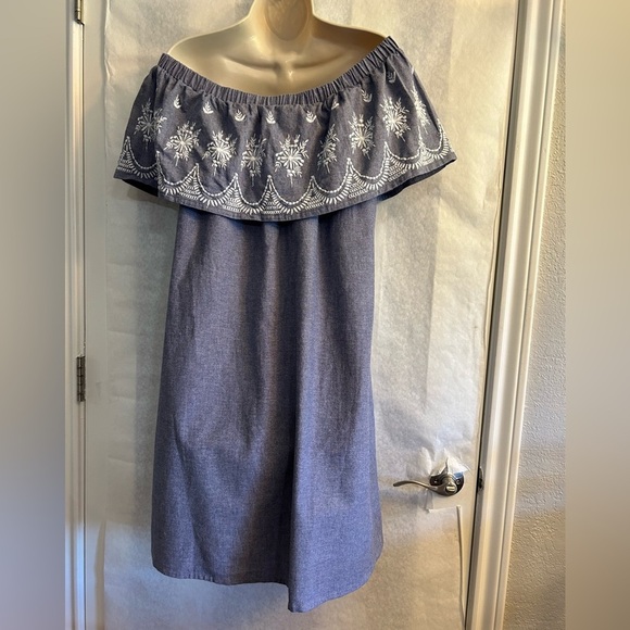 Cost Plus World Market Blue Chambray dress w/white embroidery detail Sz-L/XL.U12 - Picture 3 of 12